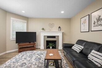 3233 SE 51st Ave in Portland, OR - Building Photo - Building Photo