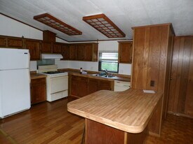 5 Marlene Dr in Ledyard, CT - Building Photo