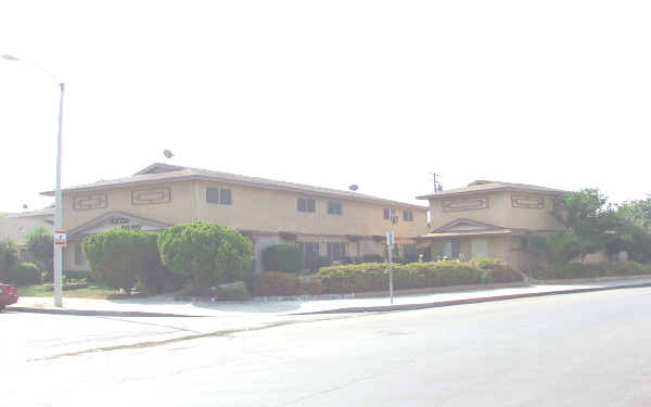 Yucca Palms in Covina, CA - Foto de edificio - Building Photo