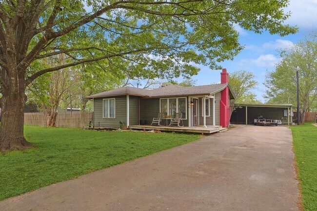 406 Bellevue Dr in Cleburne, TX - Building Photo - Building Photo