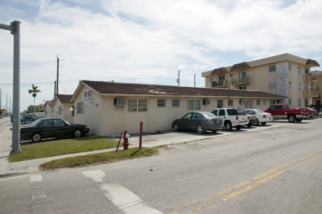 1390-1398 W 29th St in Hialeah, FL - Building Photo - Building Photo