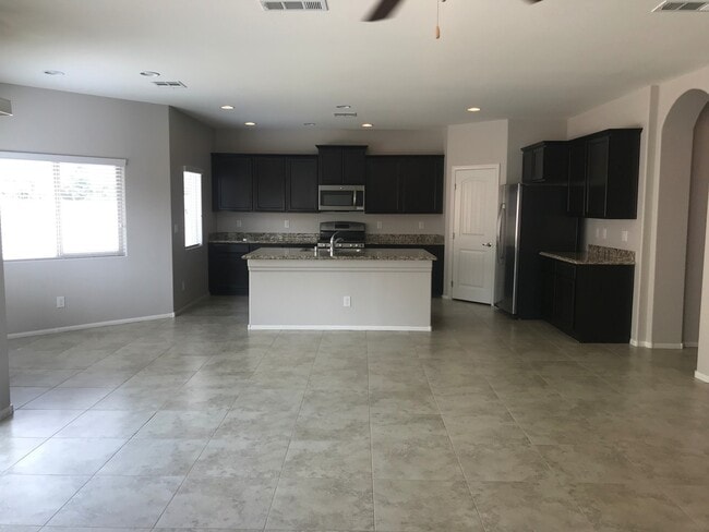 8101 Smoking Jacket Pl in Las Vegas, NV - Building Photo - Building Photo