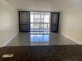 901 NE 14th Ave in Hallandale Beach, FL - Building Photo