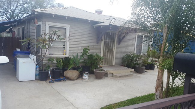 7524 Pacific Ave in Lemon Grove, CA - Foto de edificio - Building Photo