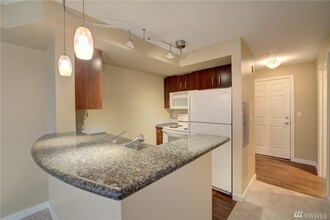 108 5th Ave S in Seattle, WA - Building Photo - Building Photo