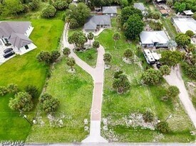 141 18th Ave NE in Naples, FL - Building Photo