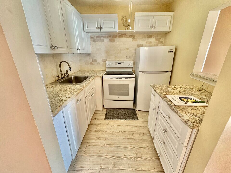 39 Waltham B in West Palm Beach, FL - Building Photo