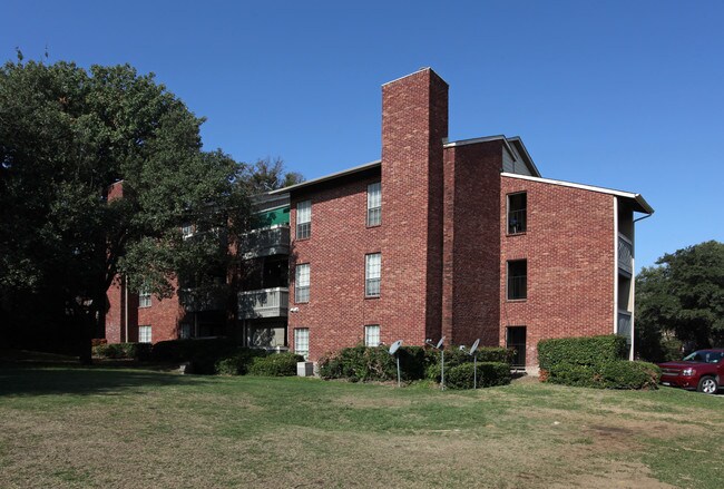 Woodglen - Dallas in Dallas, TX - Foto de edificio - Building Photo