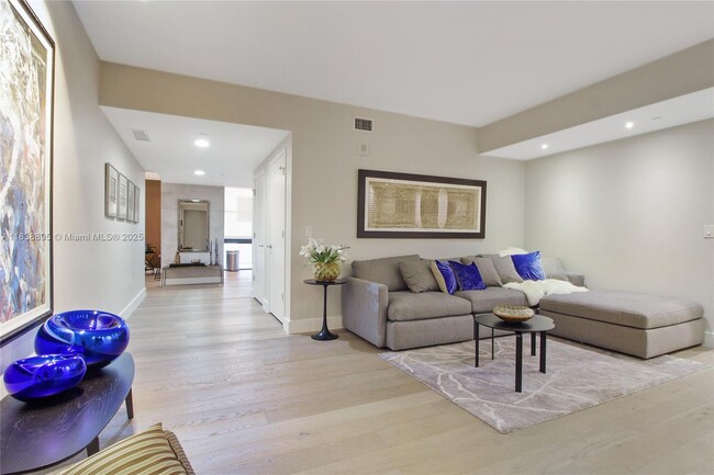 1010 Brickell Ave, Unit 3105 in Miami, FL - Building Photo - Building Photo