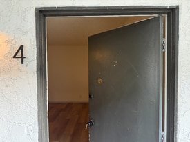 1135 Martin Luther King Jr Ave, Unit 4 in Long Beach, CA - Building Photo