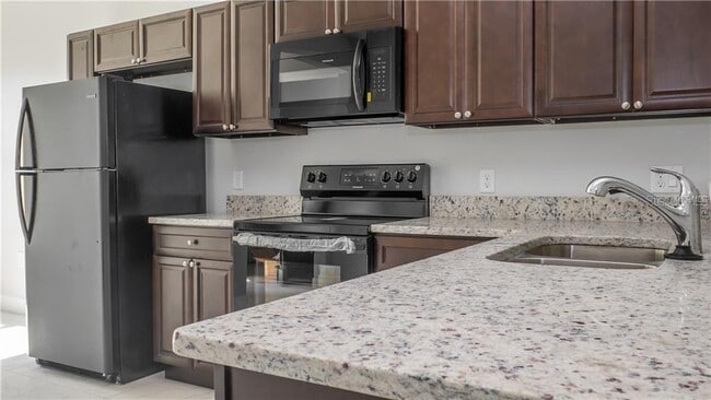 401 Albatross Ct in Poinciana, FL - Building Photo - Building Photo