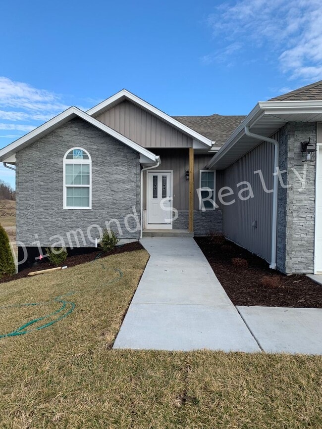 2733 W Colton Ave in Ozark, MO - Building Photo - Building Photo