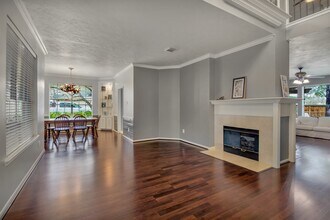 301 Oak Creek Ln in League City, TX - Building Photo - Building Photo