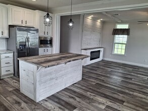 34842 Silver King Dr in Zephyrhills, FL - Building Photo - Building Photo