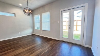 4922 Dalhart Dr in Spring, TX - Foto de edificio - Building Photo