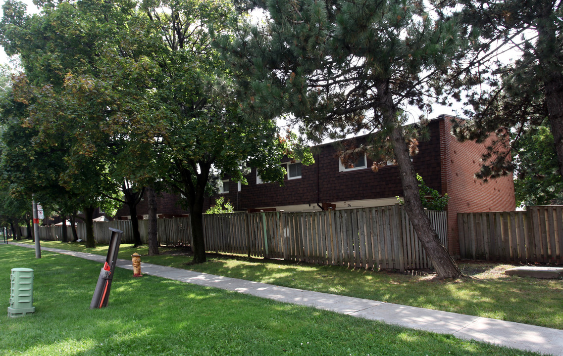 464 Silverstone Dr in Toronto, ON - Building Photo