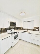 1021 NE 33rd St in Oakland Park, FL - Building Photo - Building Photo