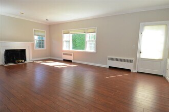 25 Hathaway Rd in Bronxville, NY - Building Photo - Building Photo