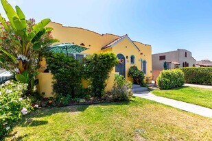 1950 S Palm Grove Ave in Los Angeles, CA - Building Photo