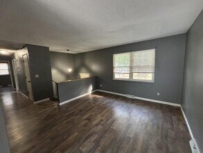 224 SW Kingscross Rd in Blue Springs, MO - Building Photo - Building Photo