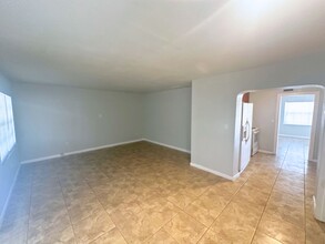 400 Opa-Locka Blvd in North Miami, FL - Building Photo - Building Photo