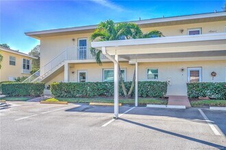 2950 SE Ocean Blvd in Stuart, FL - Building Photo - Building Photo