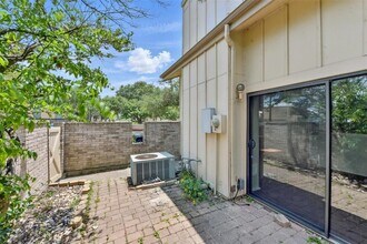 3126 Windchase Blvd in Houston, TX - Building Photo - Building Photo