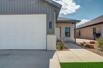 7052 41st St in Lubbock, TX - Building Photo - Building Photo