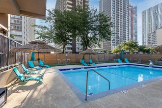 The Duplex Tower in Chicago, IL - Building Photo - Building Photo