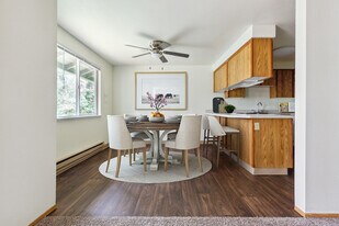 Timberline Apartments in Tigard, OR - Building Photo