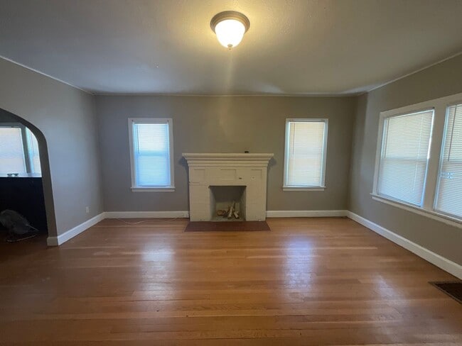 property at 946 E Delmar St