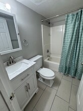 25 Minerva St, Unit First Floor in Derby, CT - Foto de edificio - Building Photo