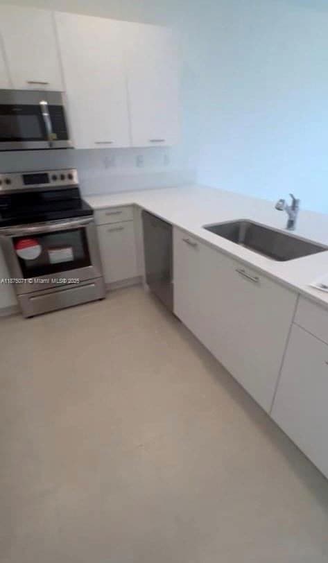 12147 NW 23rd Ct in Miami, FL - Foto de edificio - Building Photo
