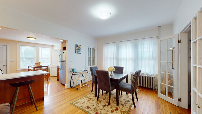 29 Montgomery St, Unit A in Cambridge, MA - Building Photo - Building Photo