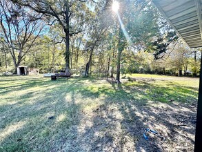 435 County Rd 3310 in Cleveland, TX - Foto de edificio - Building Photo