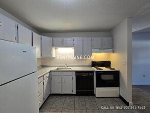 10 Tall Pines Dr, Unit 8 in Lewiston, ME - Building Photo - Building Photo