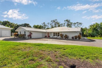 2950 Coach House Ln in Naples, FL - Building Photo - Building Photo