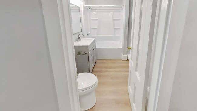 44 Guild St, Unit #1 in Boston, MA - Foto de edificio - Building Photo
