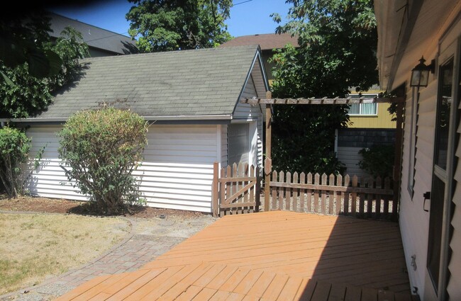 534 NW 18th St in Corvallis, OR - Foto de edificio - Building Photo