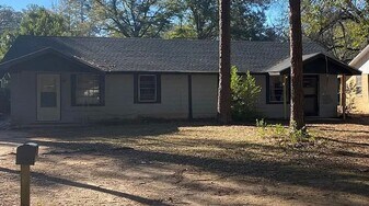 1210 Gillespie Ave in Albany, GA - Building Photo