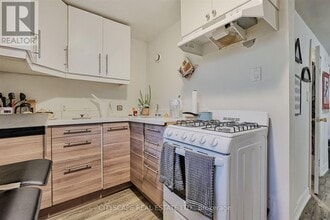 193 Coxwell Ave in Toronto, ON - Building Photo - Building Photo