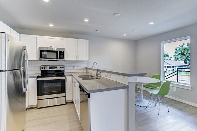 645 E 11th 1/2 St in Houston, TX - Building Photo - Building Photo
