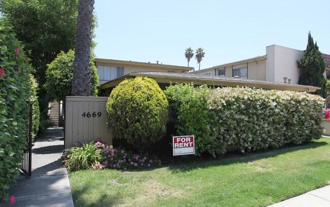 4669 Cherokee Ave in San Diego, CA - Building Photo - Building Photo