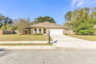 5441 Pescara Dr in Milton, FL - Building Photo