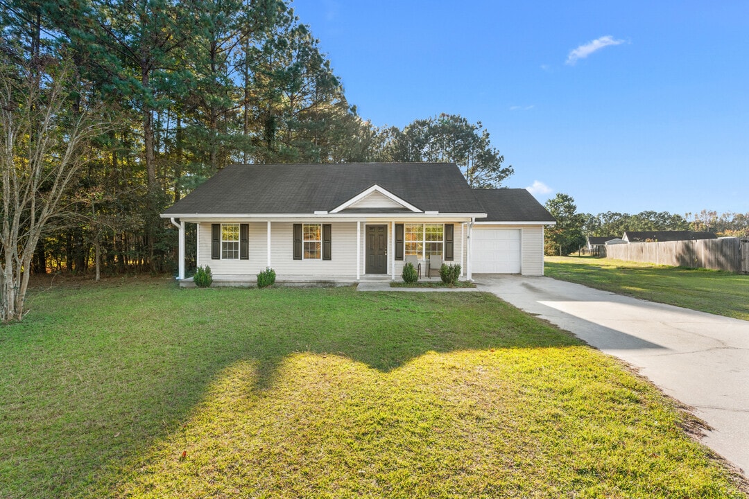 306 Lawton Ct in Springfield, GA - Building Photo