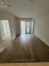 430 Square One Dr in Mississauga, ON - Building Photo - Building Photo