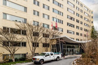 4600 Connecticut Ave NW in Washington, DC - Building Photo - Building Photo