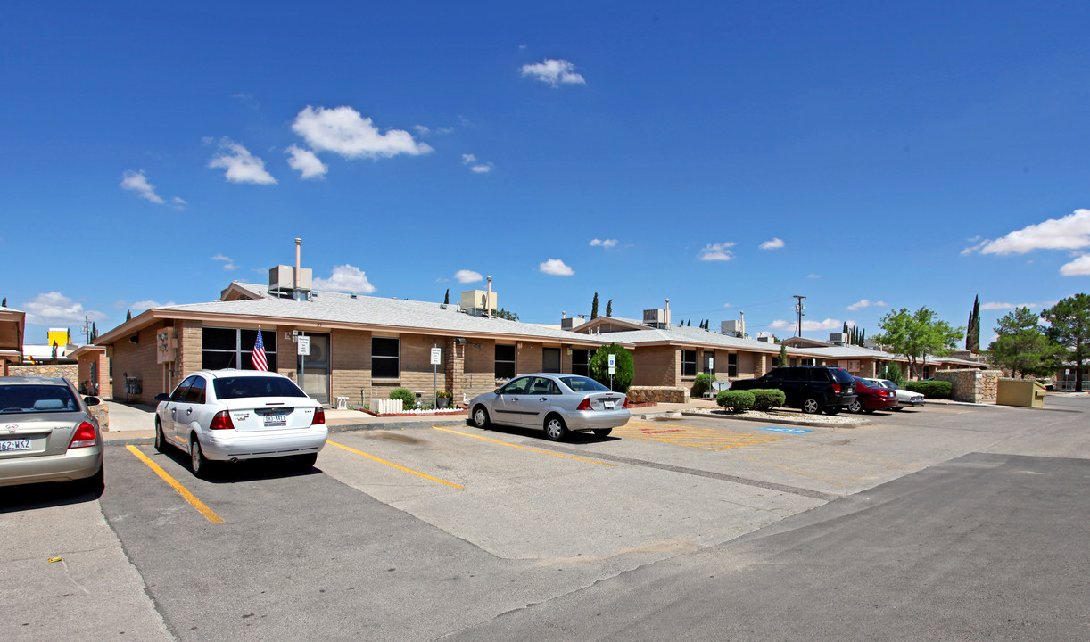 Baines Plaza in El Paso, TX - Building Photo