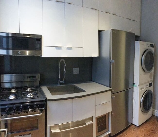 East 23rd Street in New York, NY - Building Photo - Building Photo