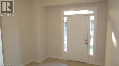 12 Waterview Dr in Hamilton, ON - Building Photo - Building Photo